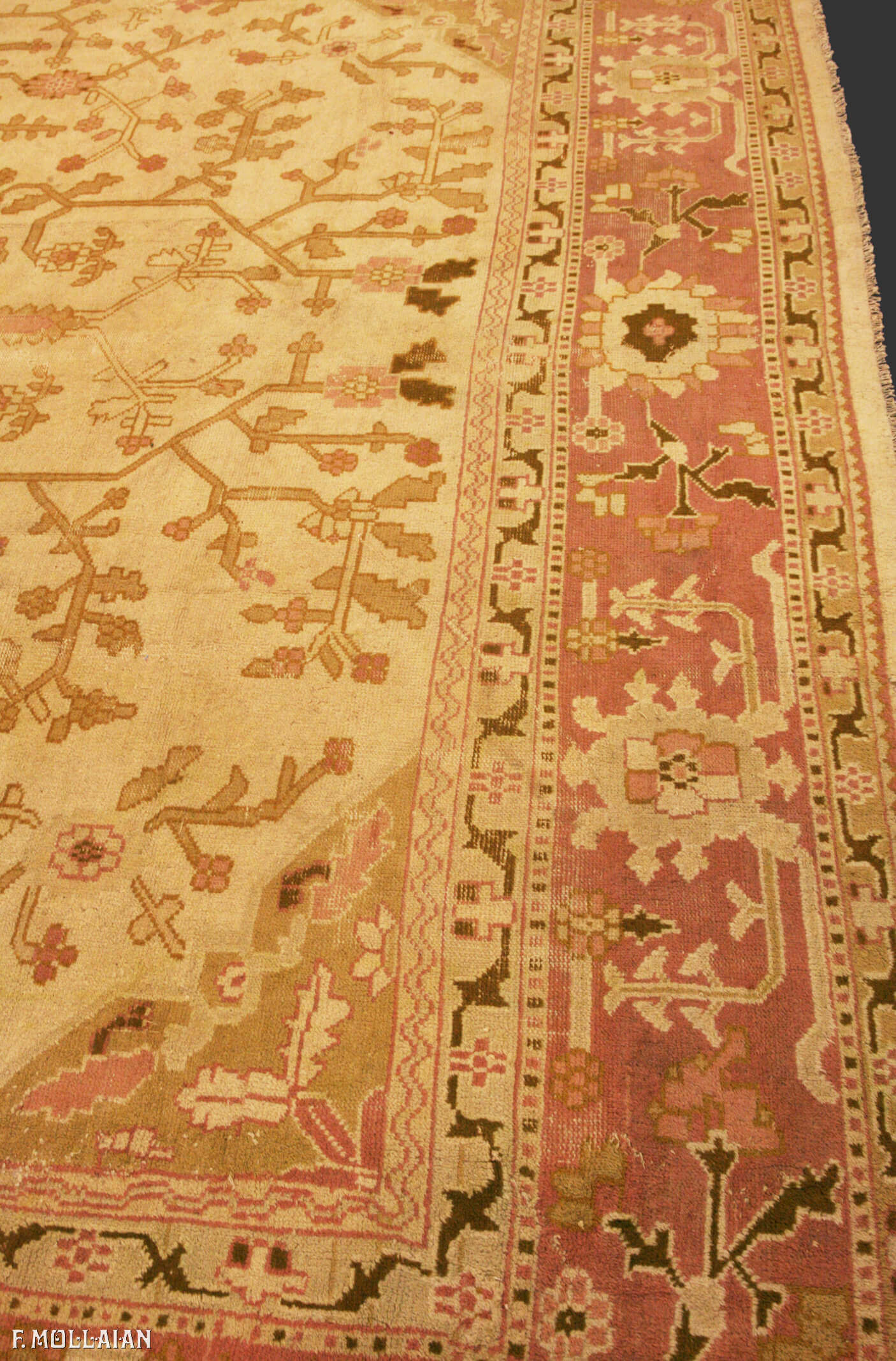 Antique Turkish Ushak (Oushak) Carpet n°:12784316